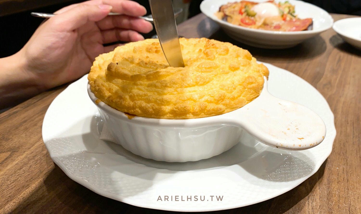 【食記】台北中山星乃珈琲店：招牌夢幻窯烤舒芙蕾、歐姆蛋主餐也超讚！（新光南京西南店）HOSHINO COFFEE，信義新光A8館、天母也有了！