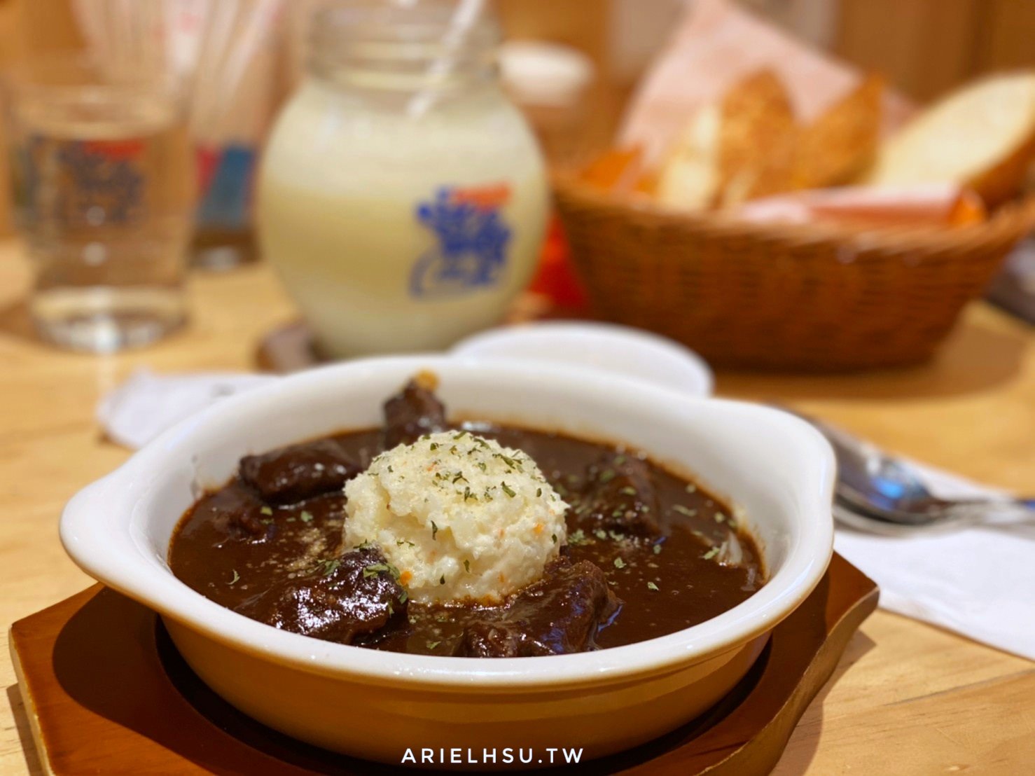 【食記】台北客美多咖啡 Komeda's Coffee 小巨蛋店：來自日本名古屋的商務小資咖啡簡餐店